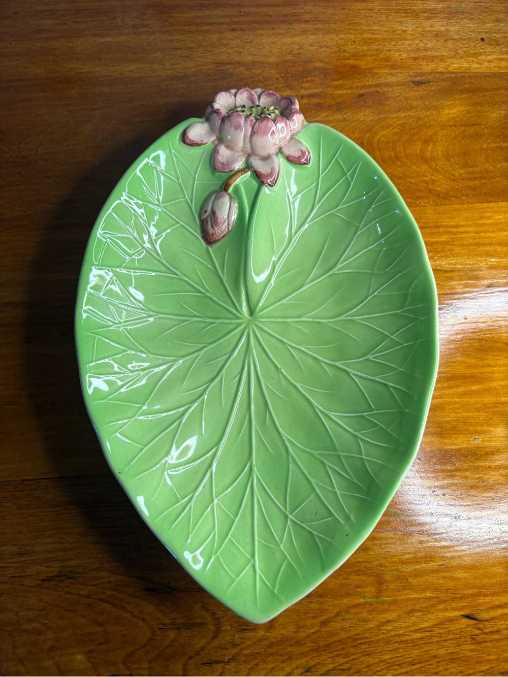 Vintage Green Leaf Ceramic Decorative Plate with Pink Lotus Accent